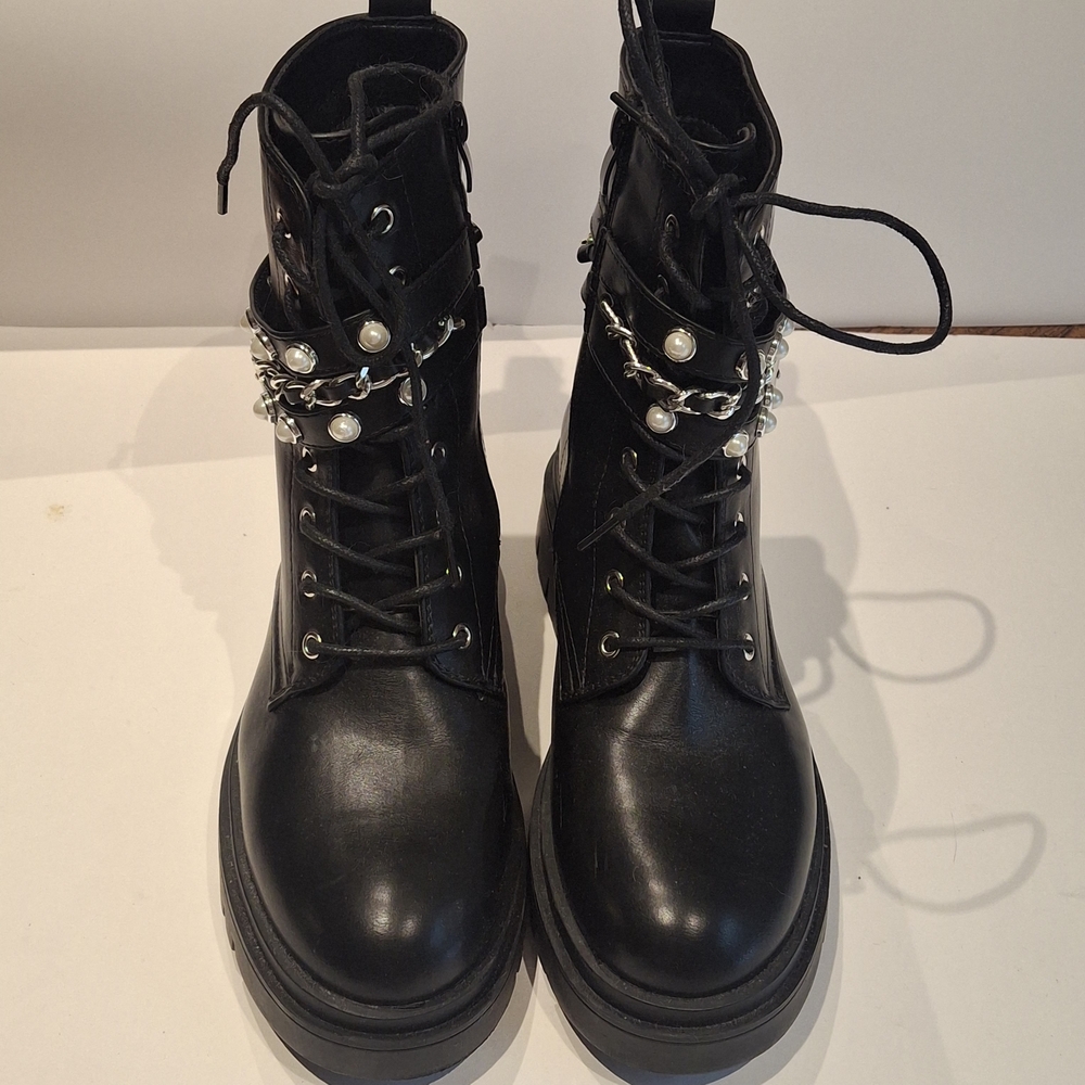 Dream Pairs Women's Black Moto Boots with Pearl & Chain Embellishments Size 8